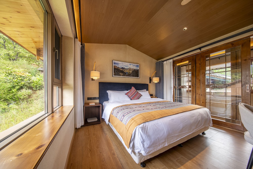 Luxury Suite photo 1