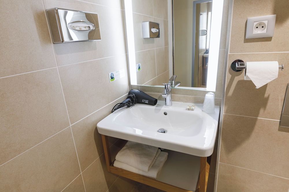 Classic Double or Twin Room - Photo 8