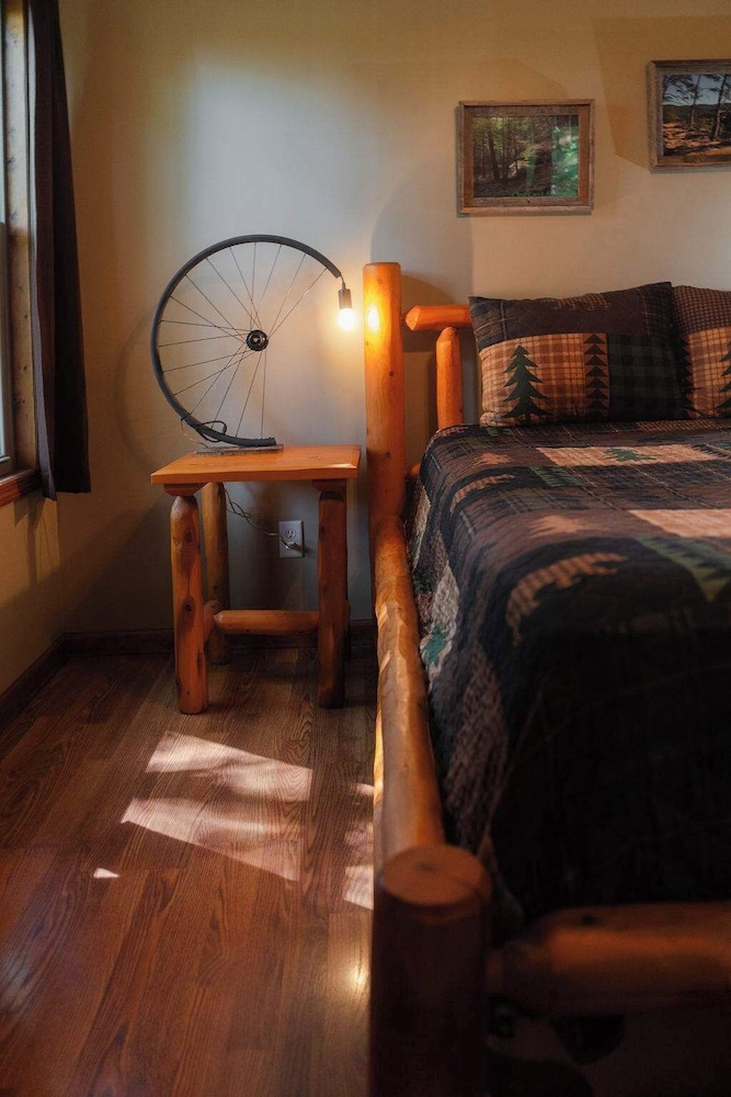 Cabin, 2 Queen Beds, Hot Tub (Rocky Ridge) photo 1