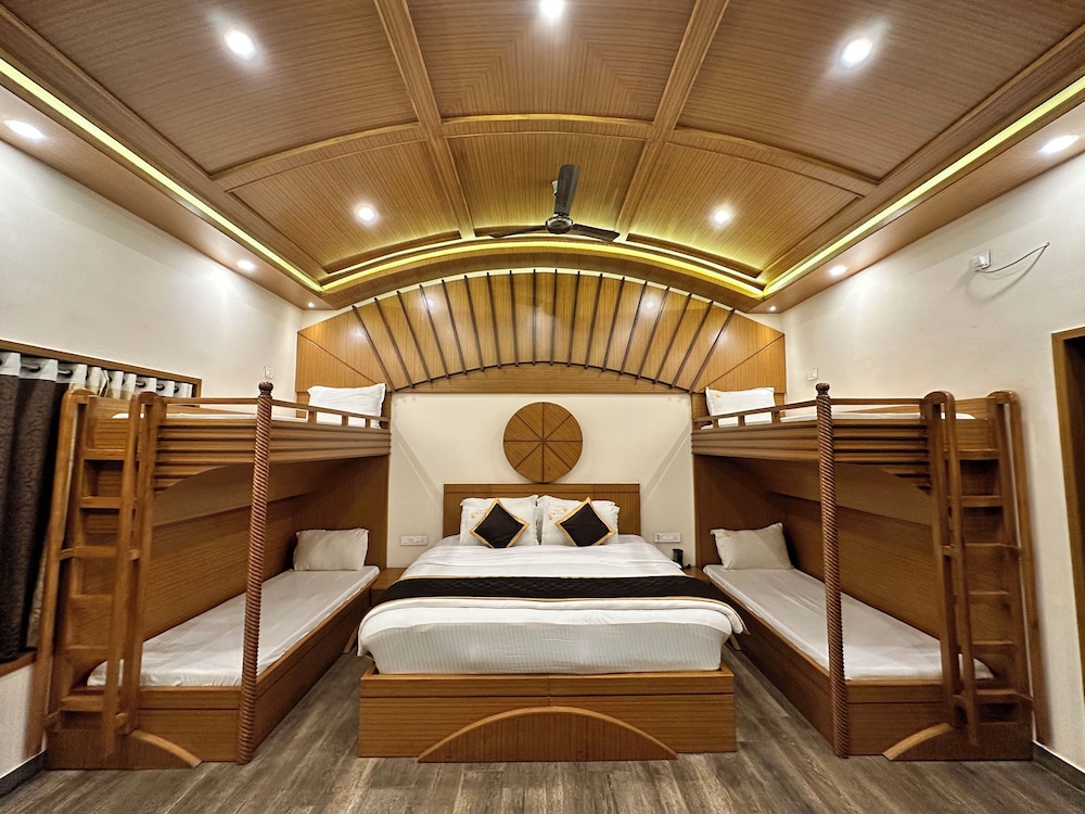 Luxury Quadruple Room - Photo 1