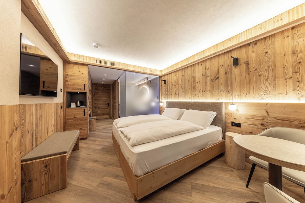 Deluxe Double or Twin Room, Balcony, Mountain View