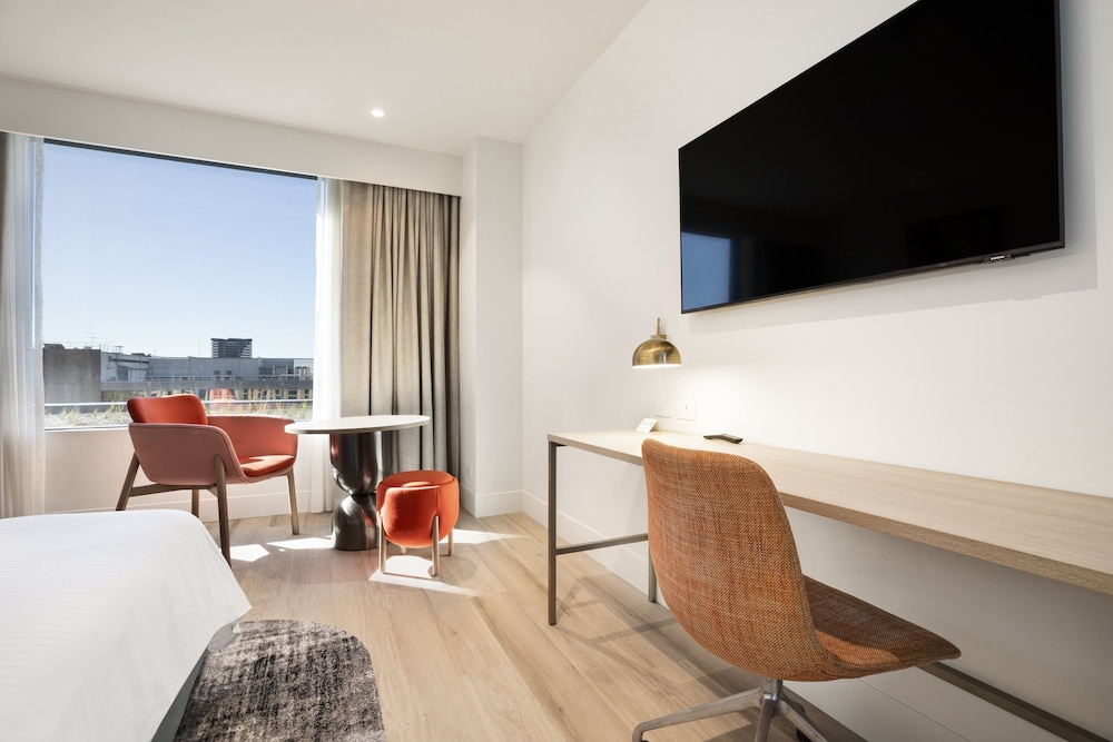 Standard Room, 1 King Bed - Photo 3