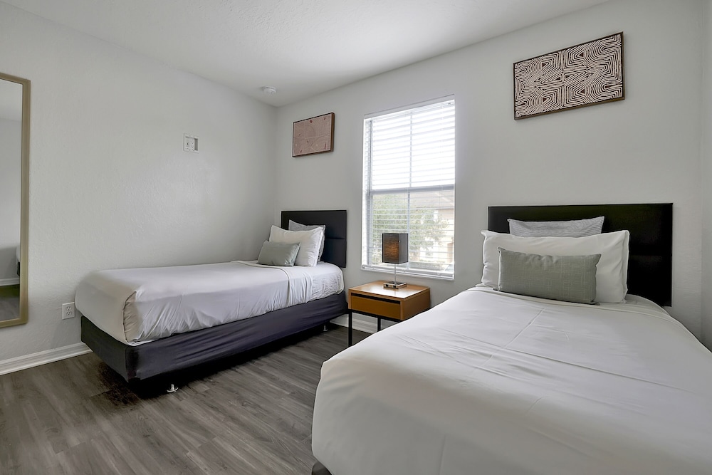 Standard Townhome, 4 Bedrooms, Hot Tub - Photo 4