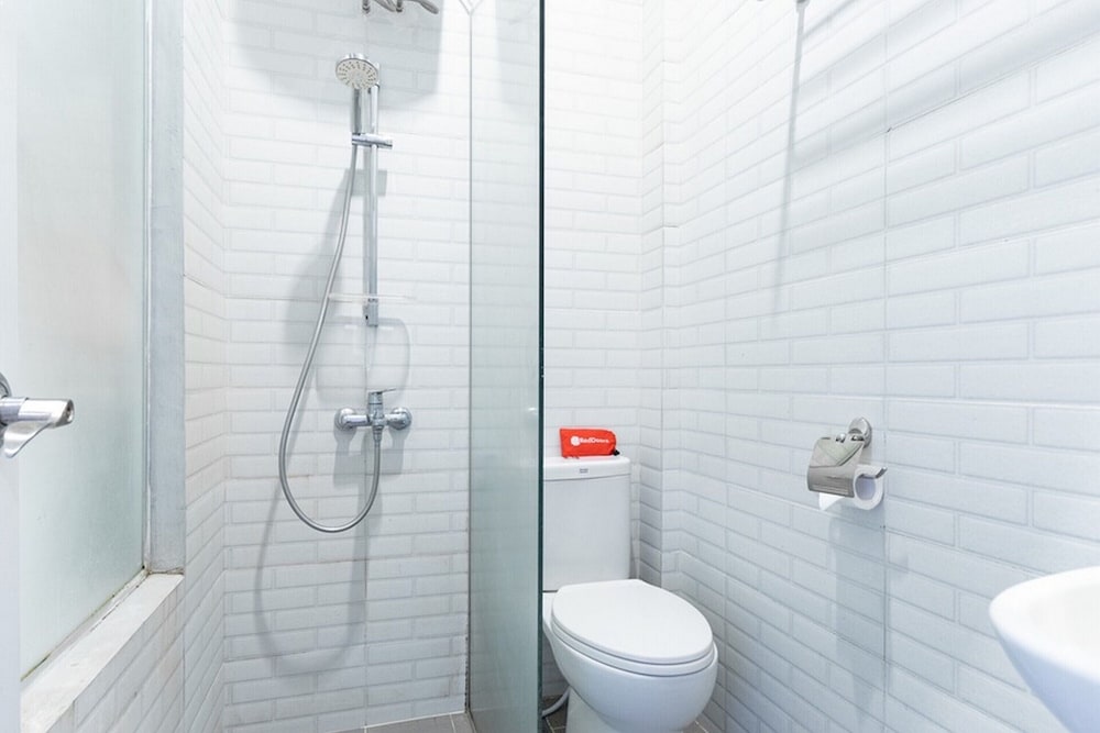 Premium Room (RedDoorz) - Photo 7