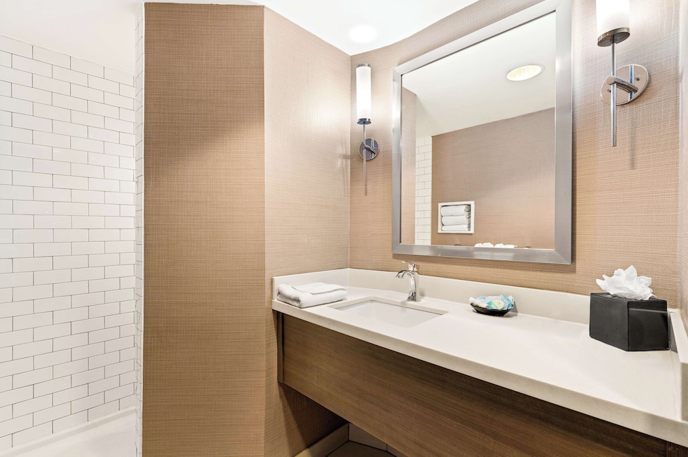 Deluxe Room, 2 Double Beds (Deluxe Two Doubles) at Sonesta Anaheim Resort Area in Anaheim