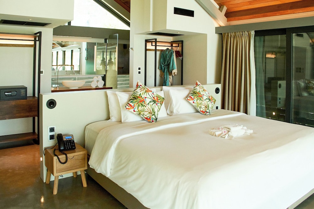 Two-Bedroom Villa Pool Access with Round-Trip Boat Transfer photo 3