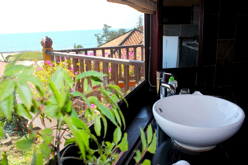 Ocean View Bungalow photo 2