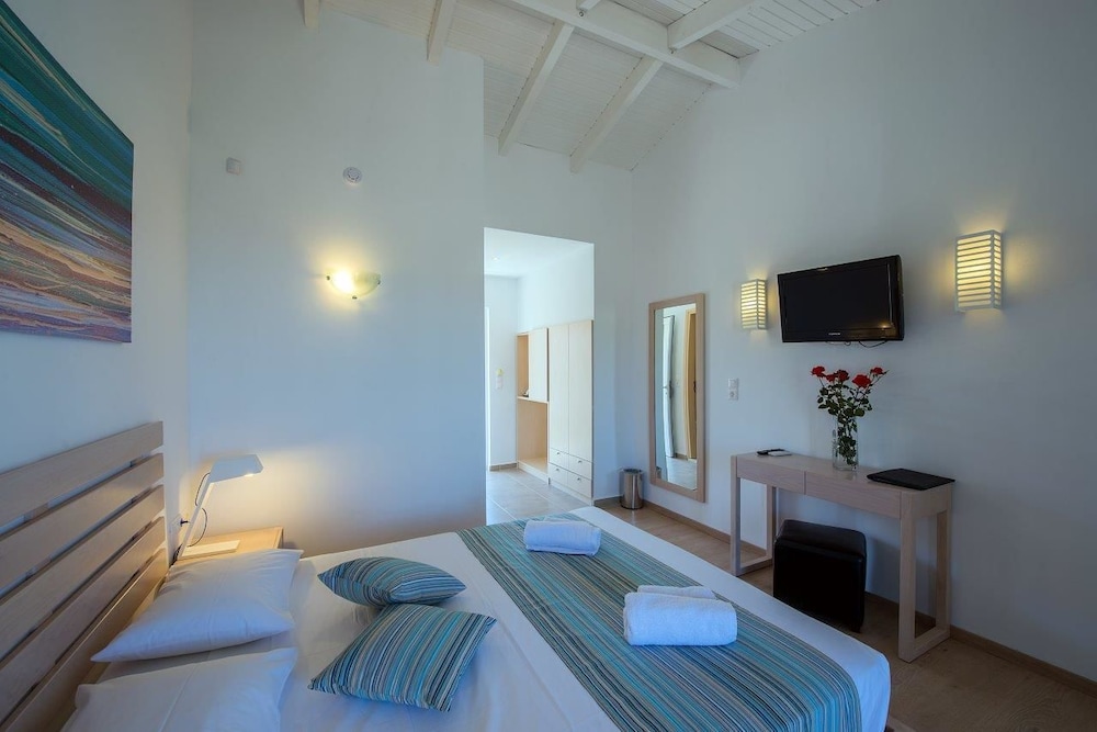 Premium Double Room with Inland View - Photo 3