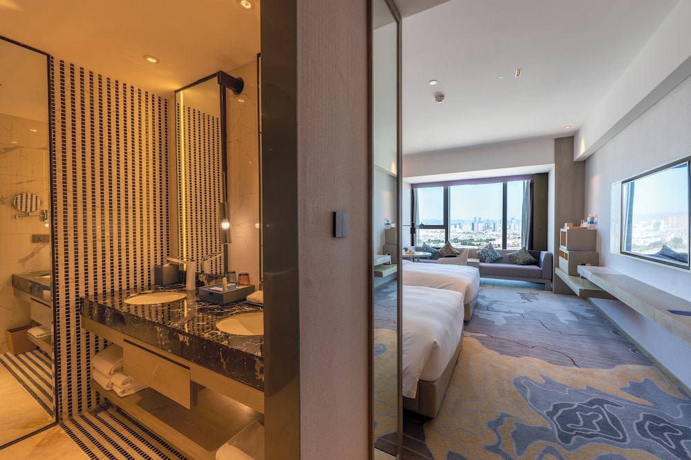 Room, 2 Twin Beds, City View - Photo 2