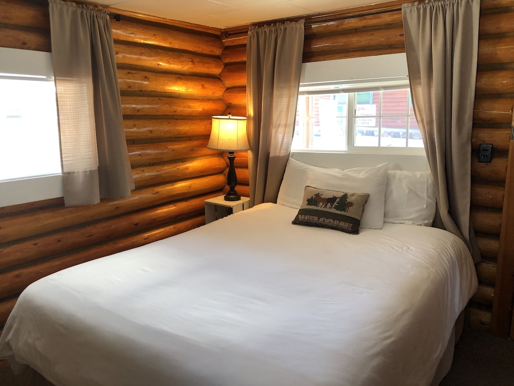 Traditional Cabin, 2 Bedrooms (Cabin 21) photo 3
