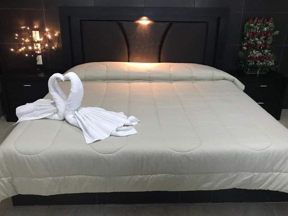 Deluxe Suite, City View