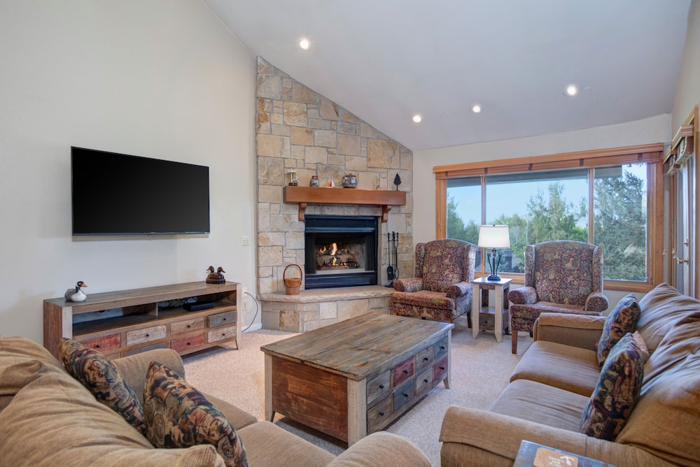 Condo, 3 Bedrooms