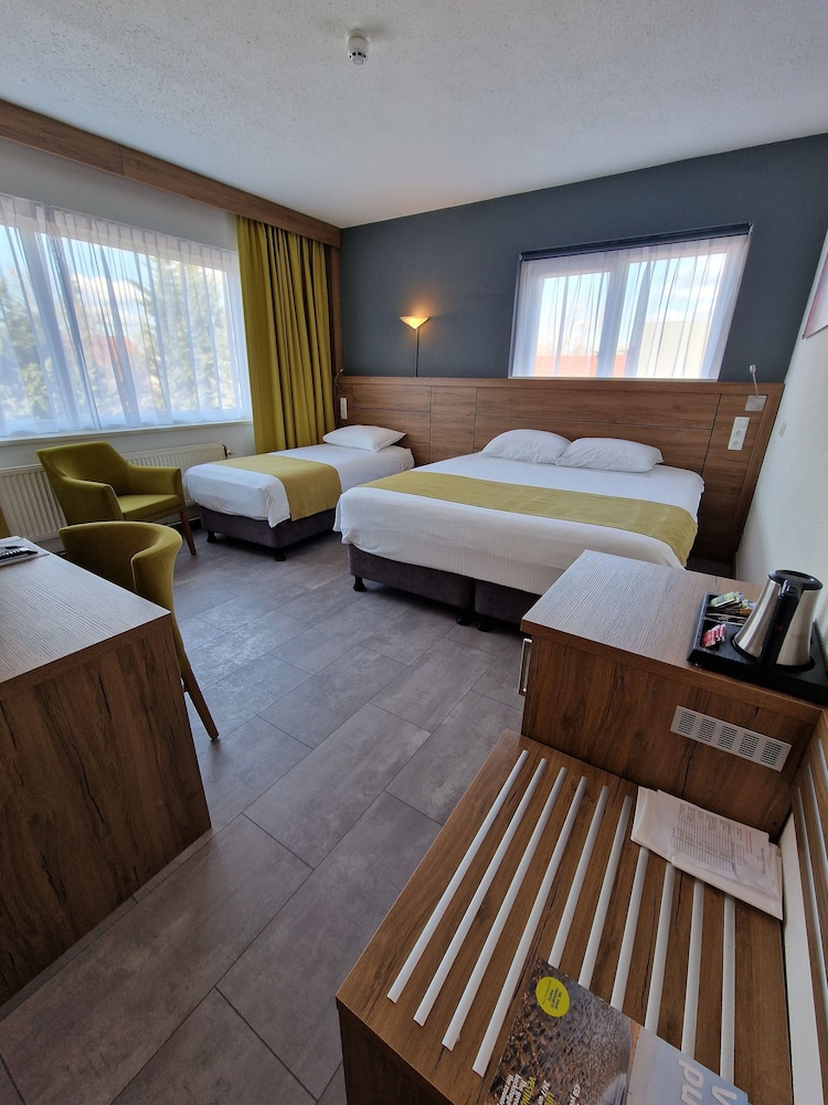 Basic Triple Room, Multiple Beds