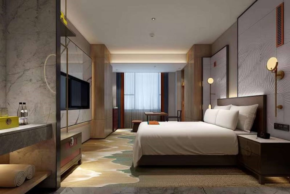 Deluxe Room, 1 King Bed, Smoking photo 1
