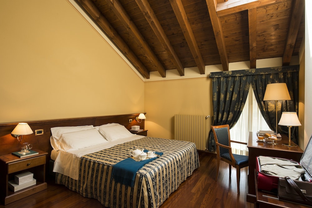 Deluxe Double Room, 1 King Bed with Sofa bed, Tower