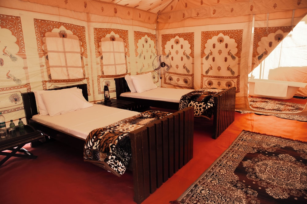 Basic Tent, 1 King Bed photo 3