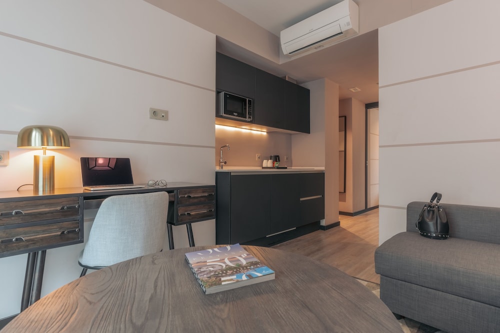 Junior Suite (2 Extra Beds) - Photo 3