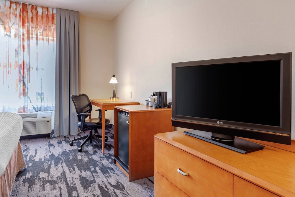 Room, 2 Queen Beds (Mobility/Hearing Access, Roll-In Shwr) - Photo 1