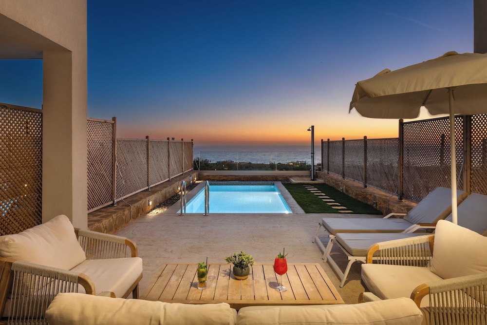 Junior Suite with Private Pool photo 3