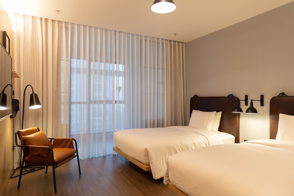 Room, 2 Twin Beds, City View - Photo 9