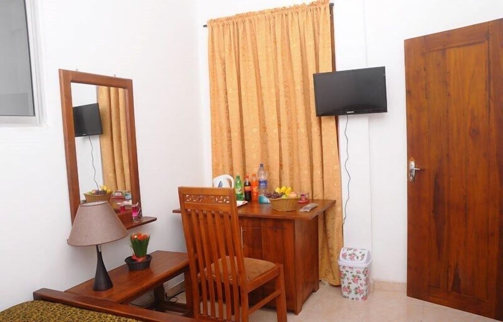 Deluxe Room, 1 King Bed, Garden View photo 2