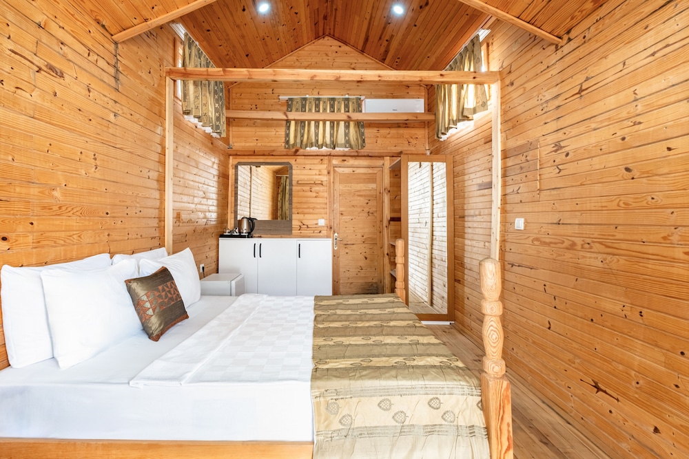 Classic Tree House photo 1