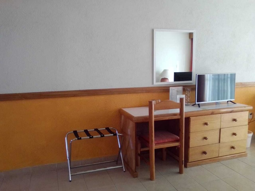 Superior Room, 1 King Bed photo 2