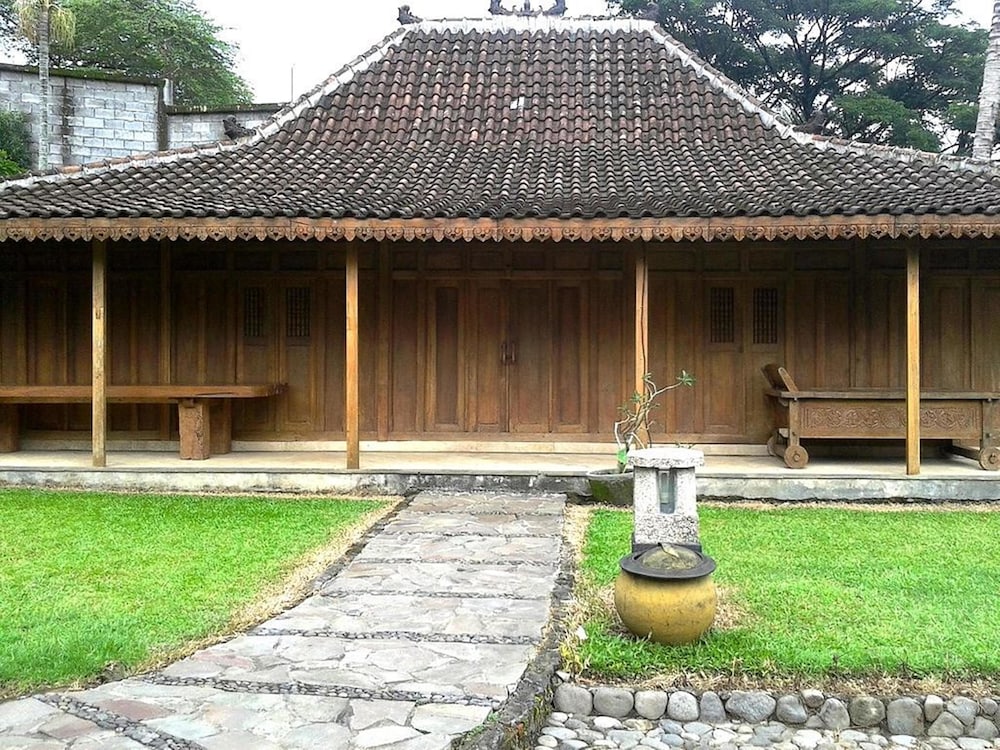 Joglo Limasan photo 2