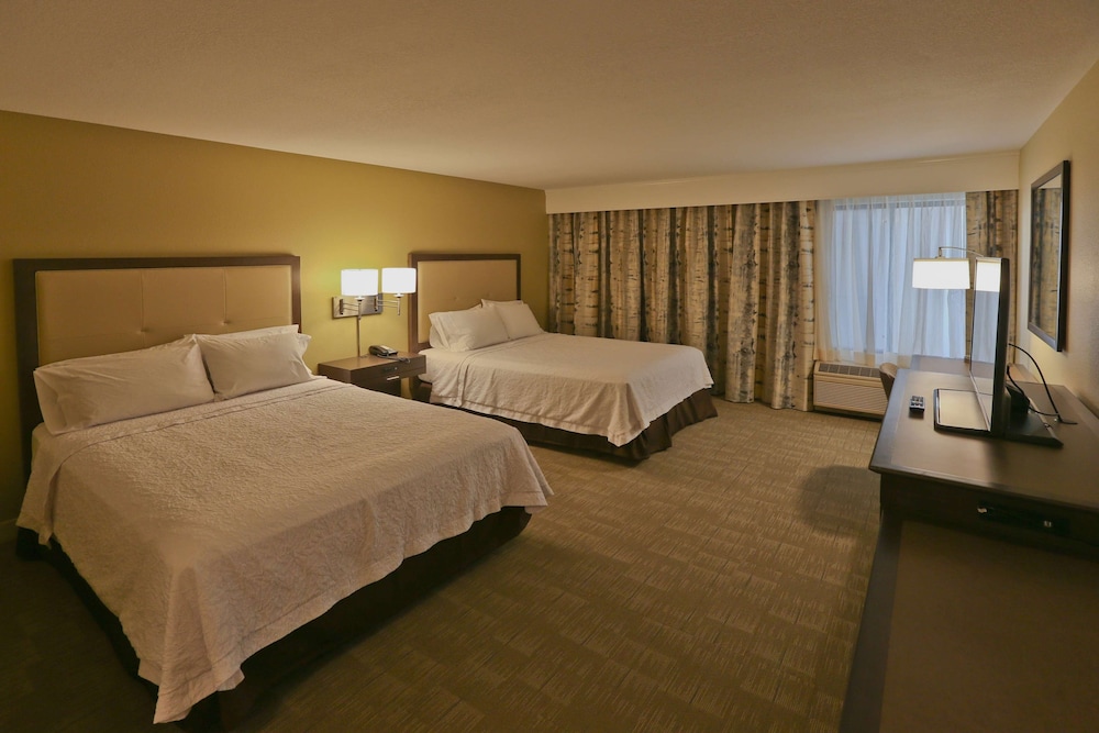 Room, 2 Queen Beds, Accessible, Bathtub (Mobility & Hearing) - Photo 2