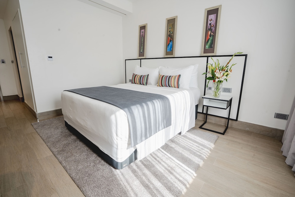 Deluxe Queen Room - View photo 2
