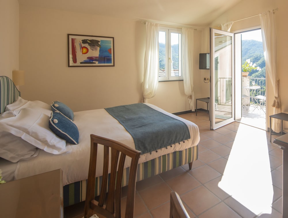 Double Room, Terrace, Hill View - Photo 1