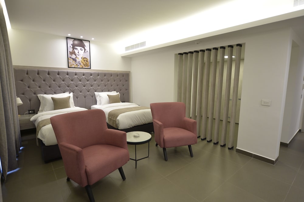Business Room, 1 Bedroom - Photo 7