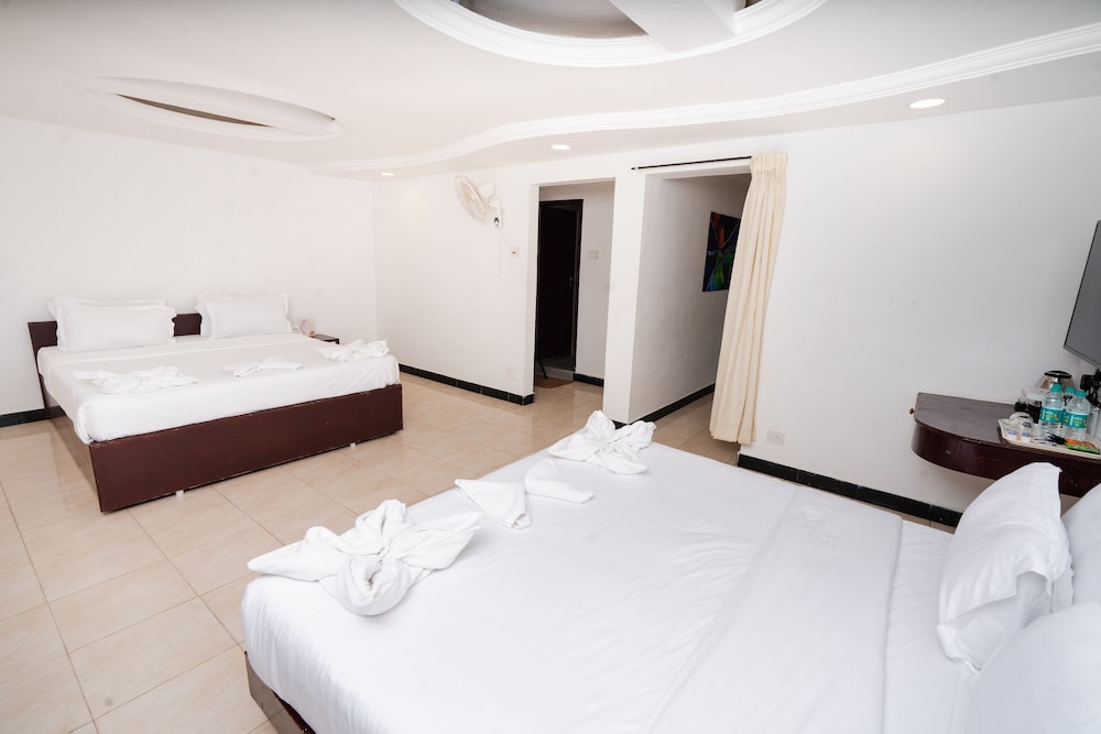 Deluxe Suite With Garden View photo 3