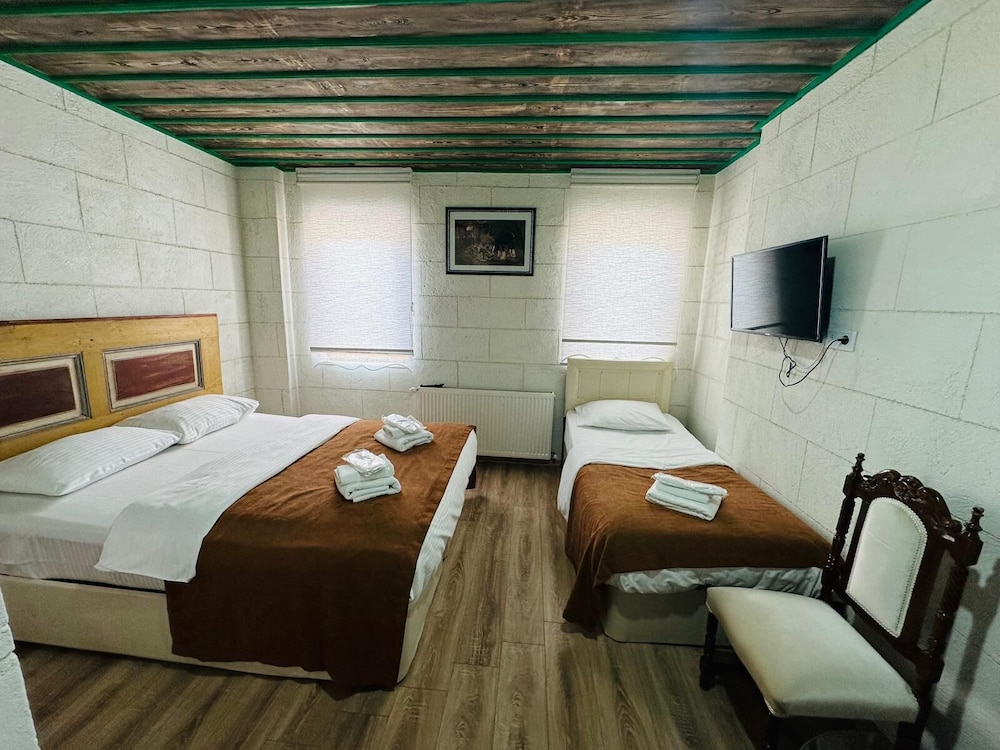 Deluxe Suite, Multiple Beds, Garden View photo 1