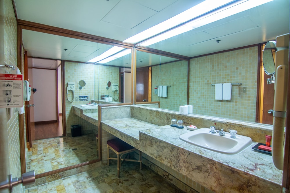 Park Tower Suite - Photo 6