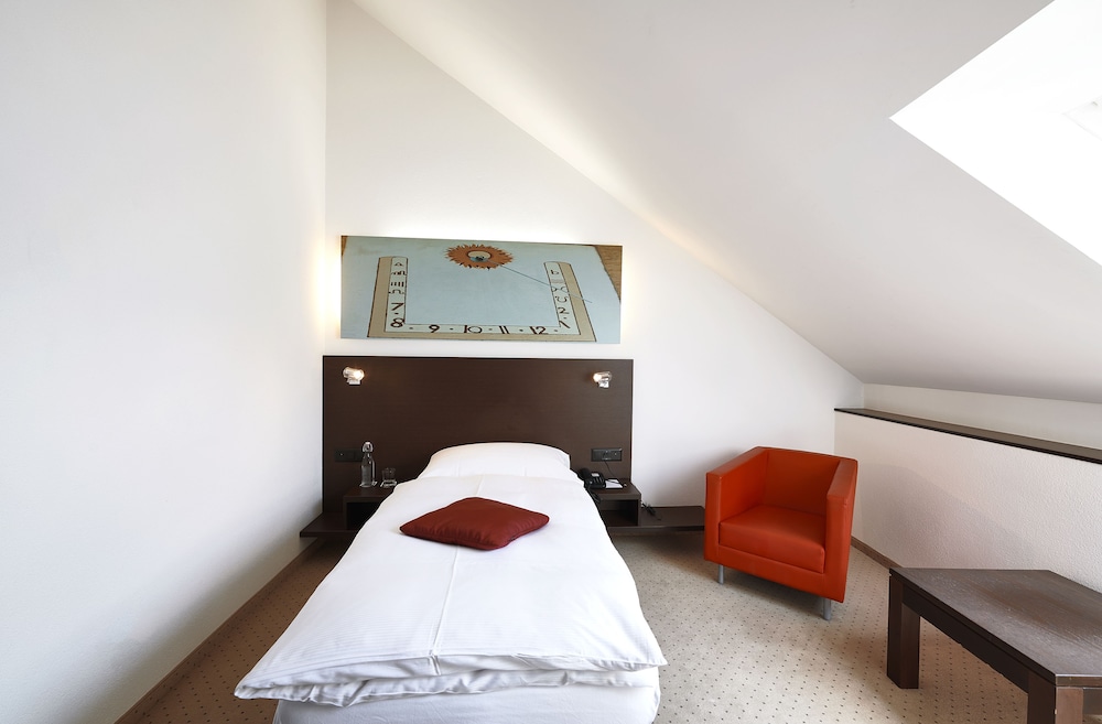 Classic Single Room, Lake View