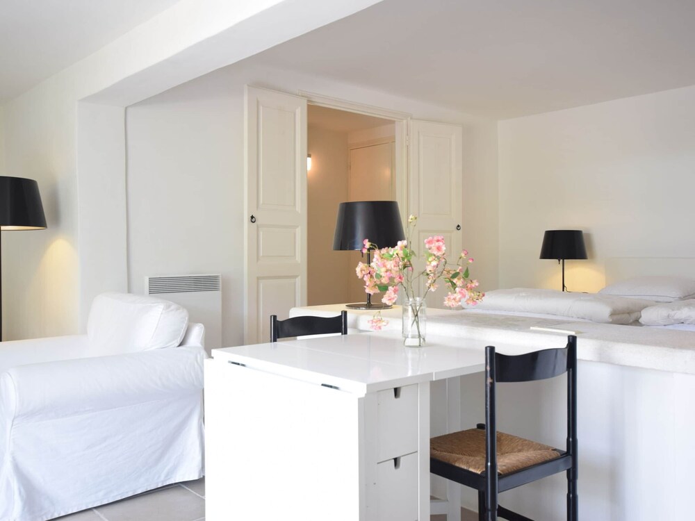 Classic Apartment, 1 Bedroom photo 1