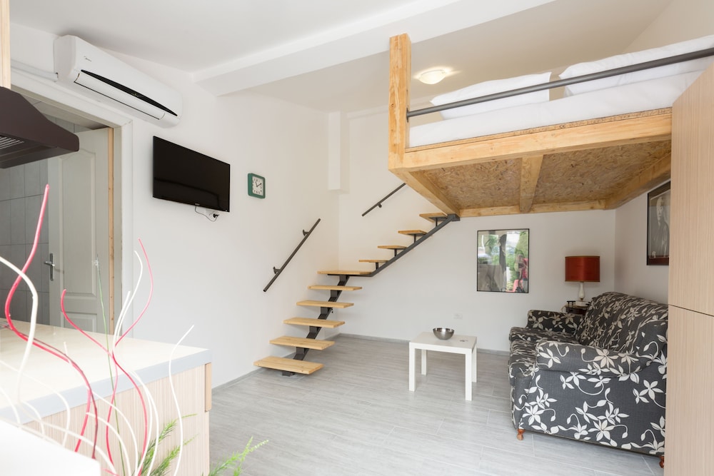Studio, 1 Bedroom
