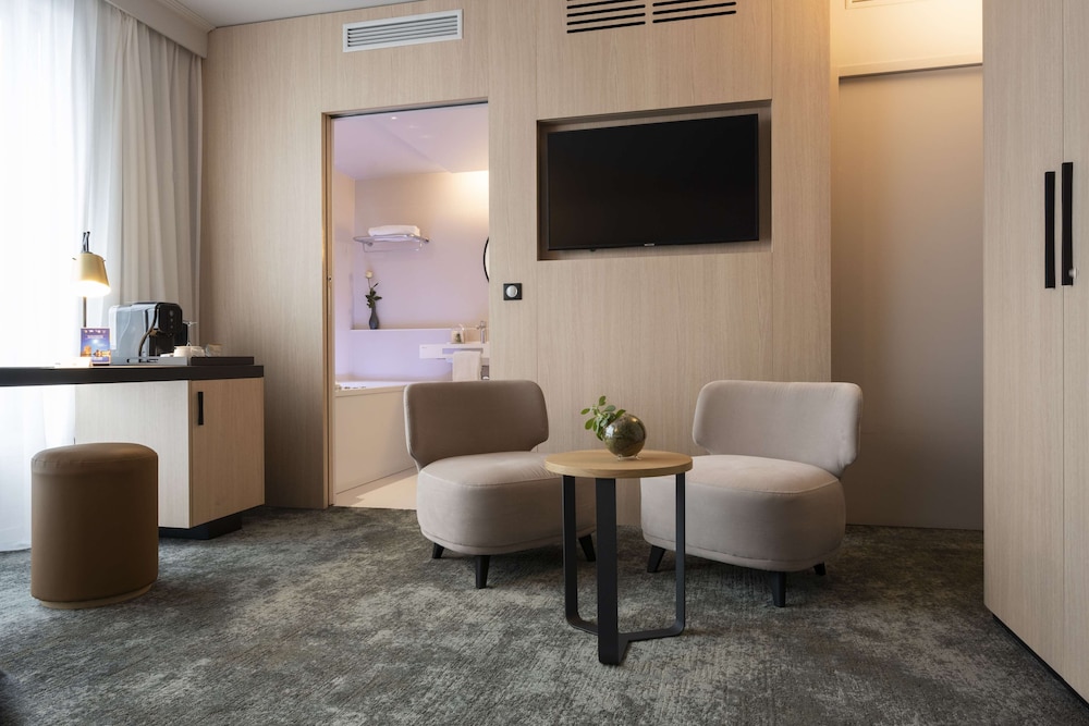 Suite, 1 King Bed, Non Smoking, Terrace - Photo 3