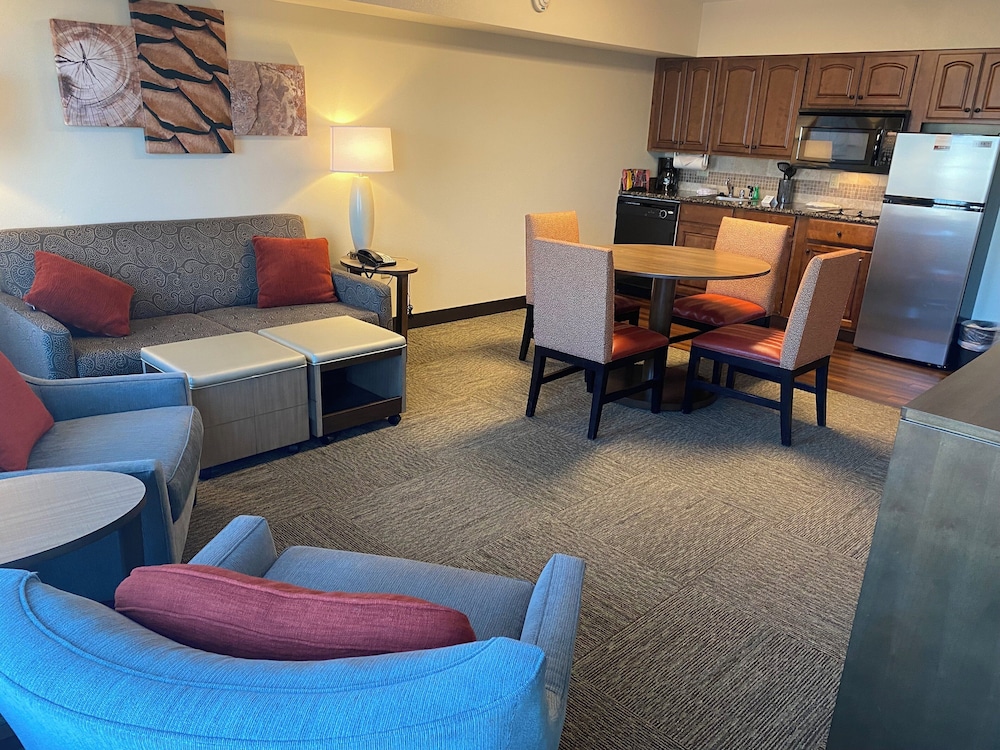 Suite, 1 King Bed, Kitchen (Dining Area) - Photo 2