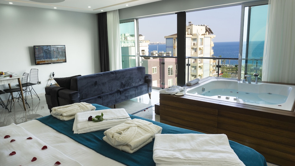 Elite Condo, Sea View
