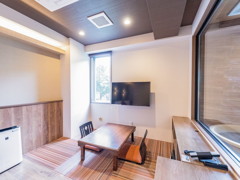 Modern western-style japanese western room with open-air bath,Non-Smoking - Photo 3