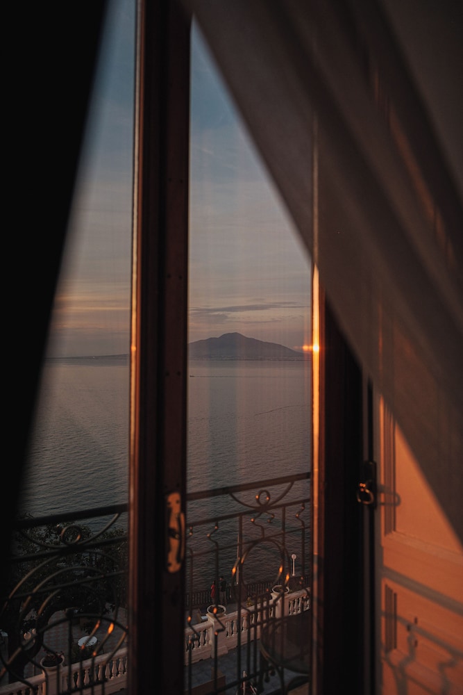 Deluxe Room, Sea View - Photo 3