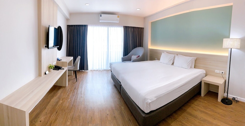 Deluxe Room, City View photo 3