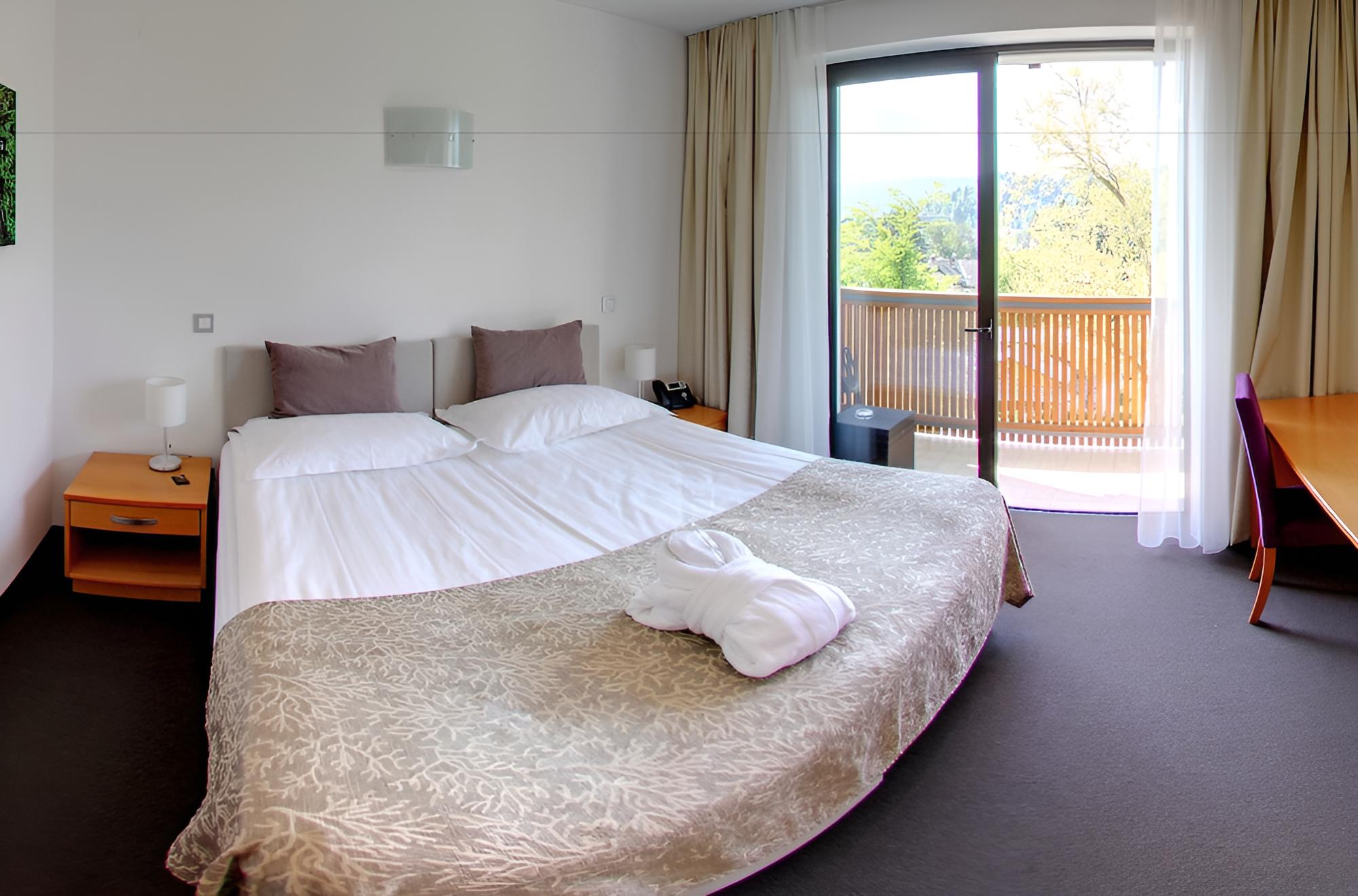 Standard Double or Twin Room photo 3