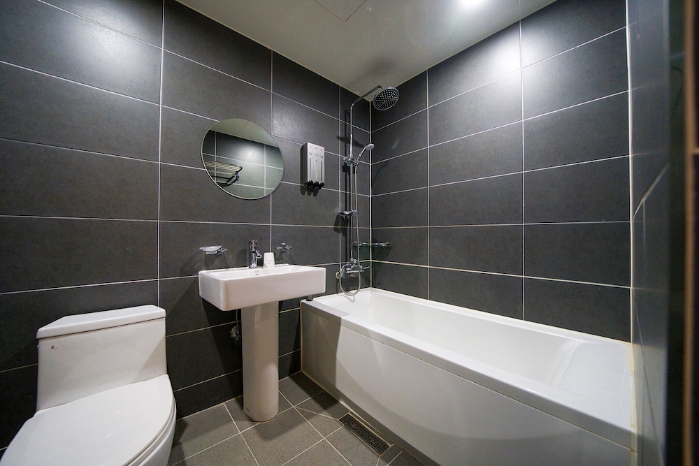 Deluxe Twin Room, 2 Twin Beds, City View photo 2