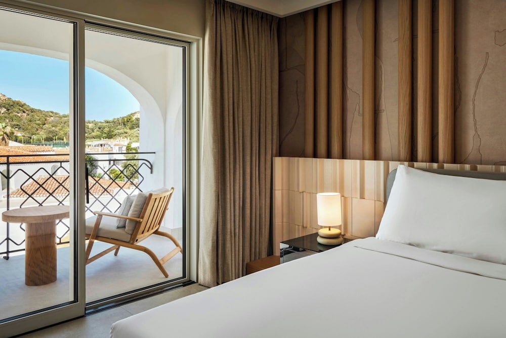 Premier Room, 1 King Bed, Balcony