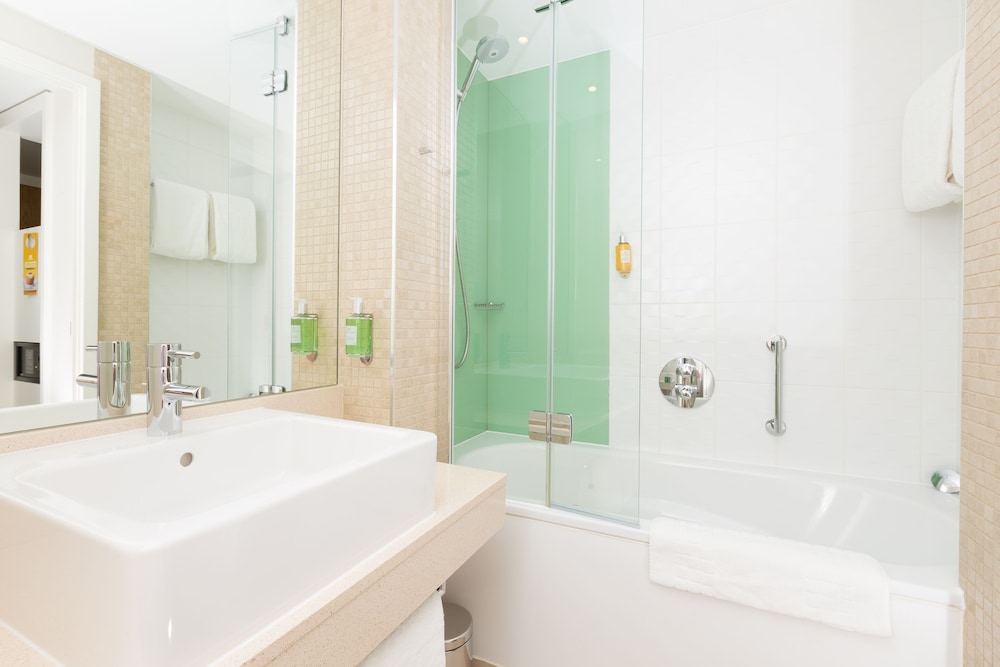 Standard Room, 1 Double Bed, Accessible - Photo 9