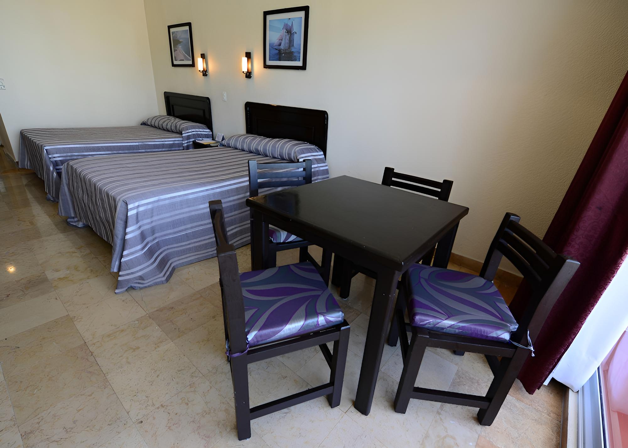 Standard Room with Balcony - Photo 4