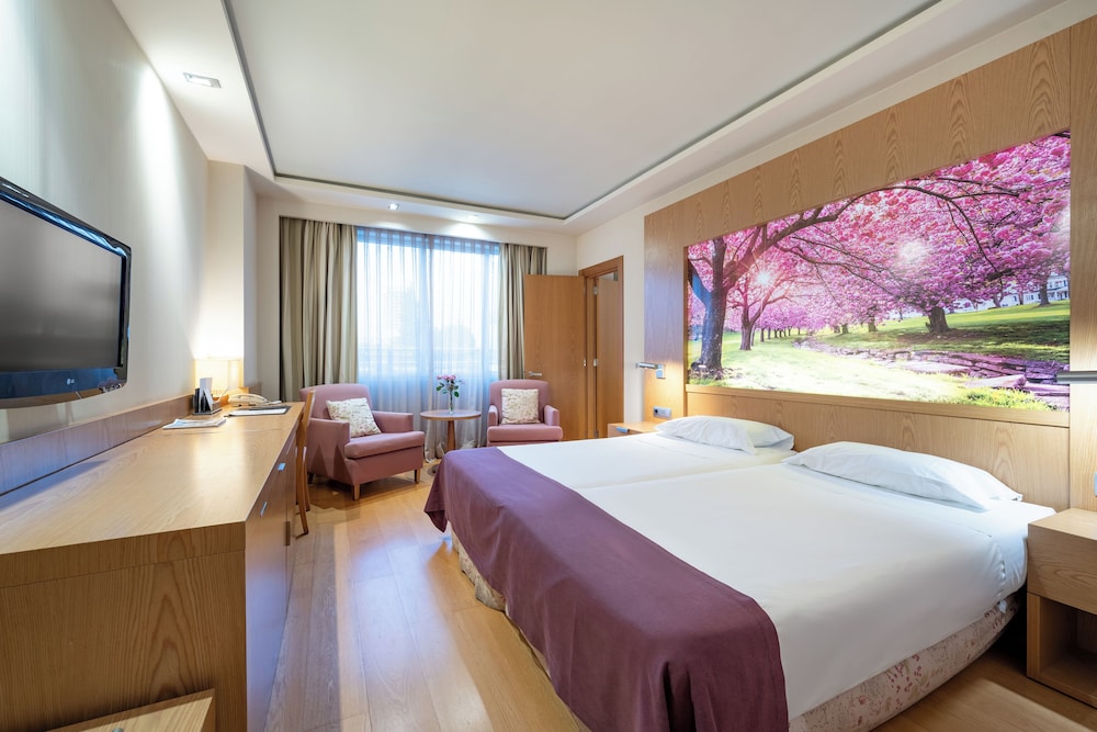 Family Room, Connecting Rooms